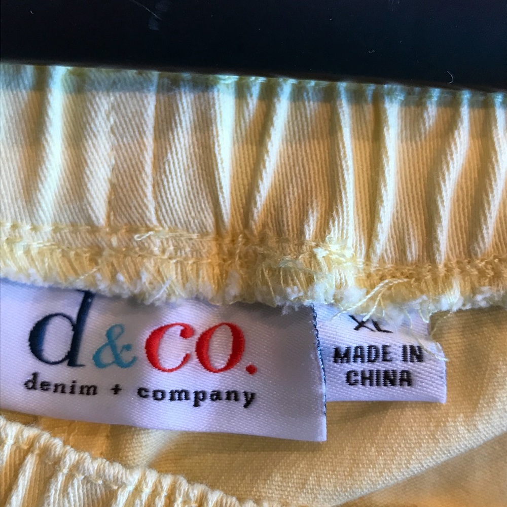 Lemon 🍋 yellow capris - Picture 6 of 7